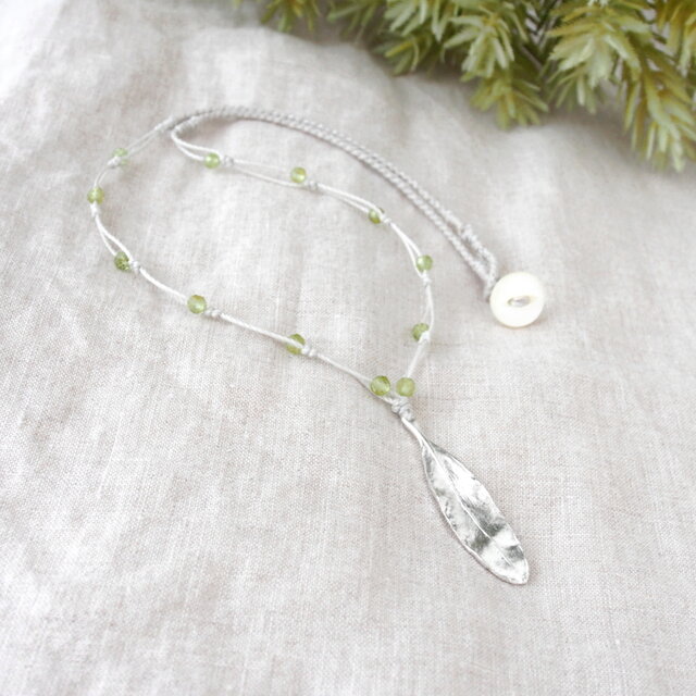 Leaf Necklace（ピューター×ペリドット）