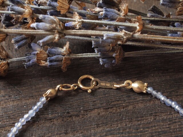 Astral Echoes 極小タンザナイトと12KGFビーズのブレスレット | iichi