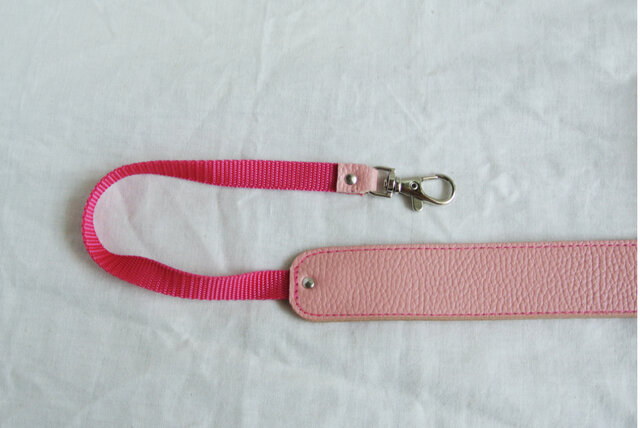 うさぎスカル（UR-1),ピンクのスマホネックストラップ。 | iichi 日々