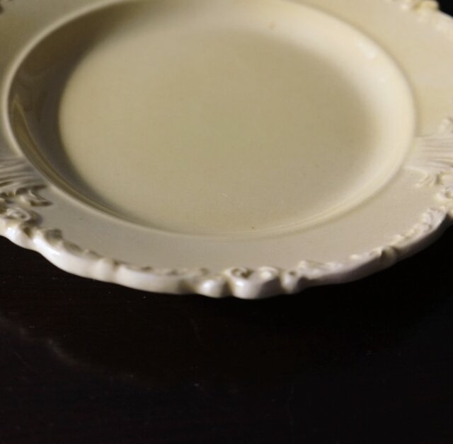 アプト Apt 黄釉 レリーフ 平皿 プレート φ21.5cm アンティーク 050917