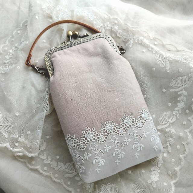 がま口*スマホポーチ*アンティークレース*ピンクベージュ*リボン刺繍