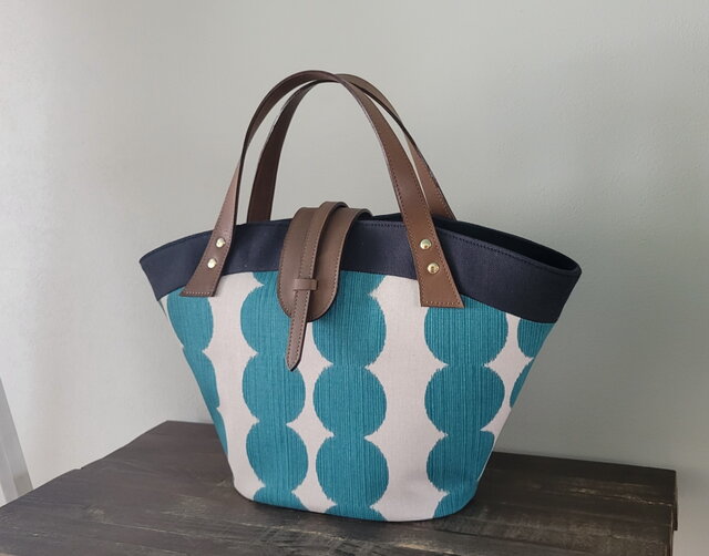 Bad Blue ブラウン 水玉模様 ハンドバッグ 井上企画・幡）皮の水玉トートバック（小）color/Black – MENYA FABRIC