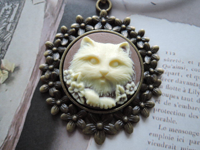 1282）素敵なカメオシリーズ『素敵なおすましキャットカメオ：真鍮古見