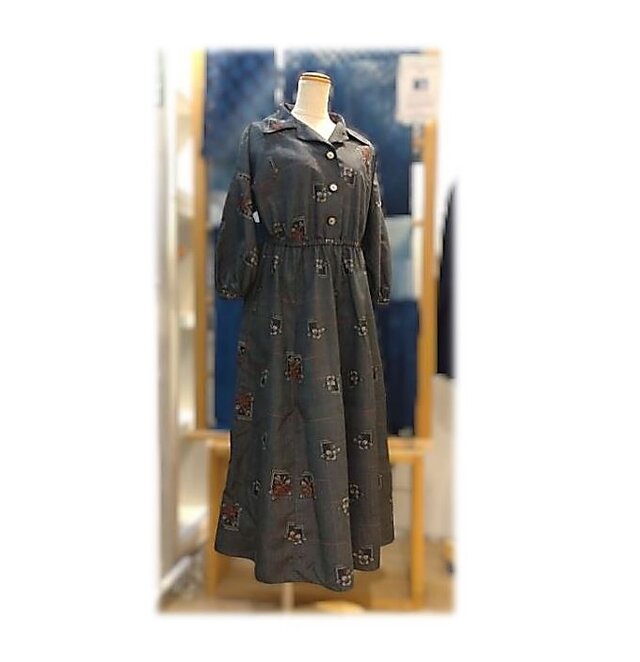 300　レトロなワンピース　大島紬　1点物　着物リメイク　抜き衿　七分袖　グレー系　小花柄　ハイウェスト切り替え　スタイルアップ