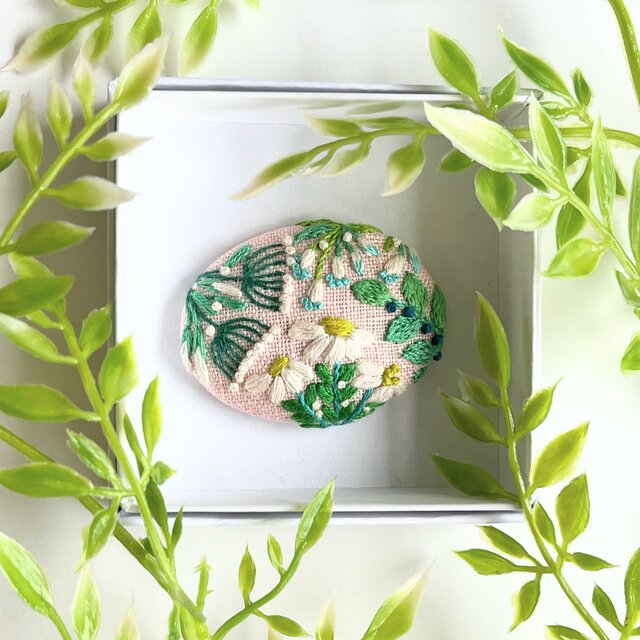 草花の刺繍ブローチ・botanical