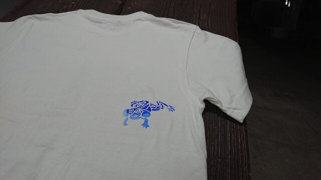 カエルTシャツ adult / ひっくりカエル バニラホワイト | iichi 日々の