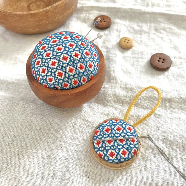 〈 セット割 〉大きな ピンクッション& ニードルレストセット【 ダークブルー × レッド 】