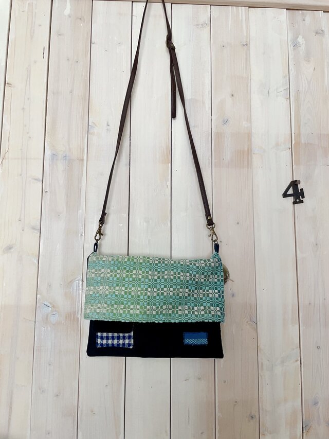 モンクスベルト織りの二つ折りサコッシュ