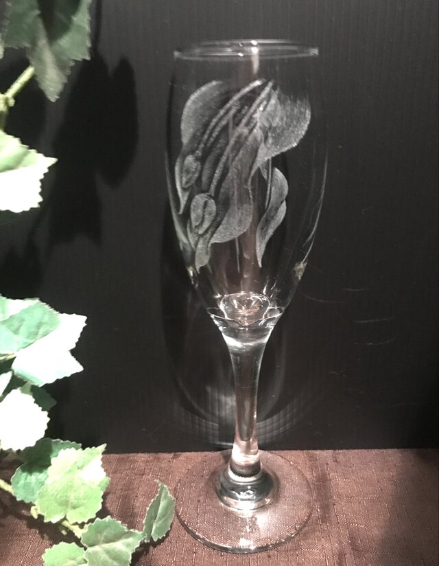 チューリップのシャンパングラス〜手彫りガラス〜 iichi ハンドメイド・クラフト作品・手仕事品の通販