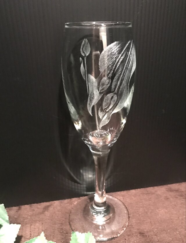 チューリップのシャンパングラス〜手彫りガラス〜 iichi ハンドメイド・クラフト作品・手仕事品の通販