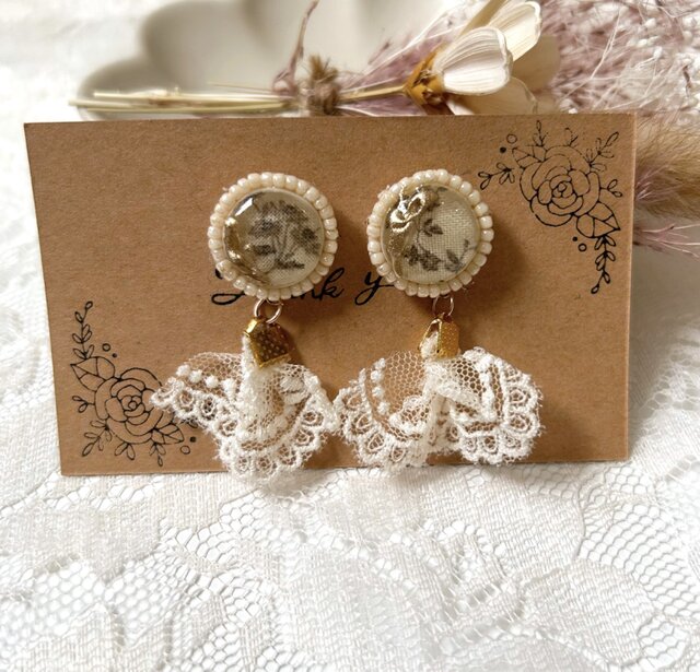 Sibilia Two little Birdsオシャレなハンドクラフトピアス かわいい ネイル風花柄とレースのピアス | iichi 日々の暮らしを
