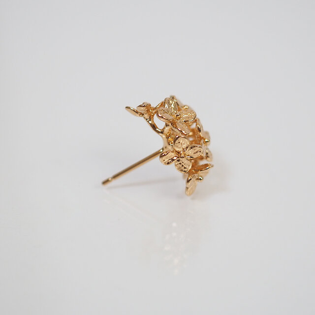 紫陽花のピアス(gold) | iichi 日々の暮らしを心地よくする