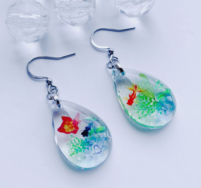 【409】金魚のピアス／イヤリング／ガラスボトル 409】金魚のピアス／イヤリング／ガラスボトル
