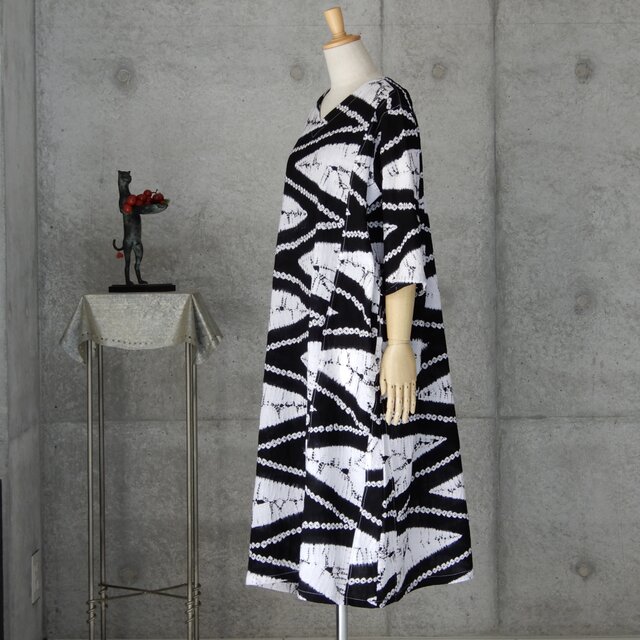 着物リメイク 有松絞りのワンピース/フリーサイズ 黒と白 kimono 