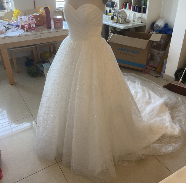 高品質!オフホワイト ドレス Aライン ベアトップ 背中見せ ノースリーブ 華やかなトレーン結婚式/披露宴/二次会 iichi ハンドメイド・クラフト作品・手仕事品の通販 パーティードレス レディース ドレス ウエディングドレス 刺繍 結婚式 披露宴 二次会 プリンセスライン 大きいサイズ Aライン 花嫁ドレス 華やか 編み上げタイプ