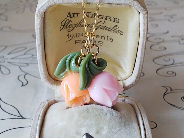 ヴィンテージ アプリコット&淡いピンクのチューリップ ネックレス&Bag 