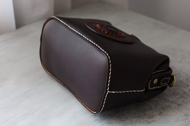 天然石飾り 本革ハンドバッグ がま口型　ヴィンテージ（昭和） 天然石飾り 本革ハンドバッグ がま口型 ヴィンテージ（昭和）