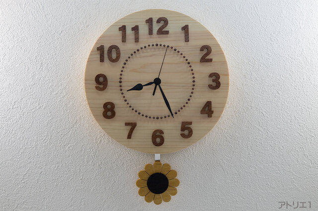 四季を楽しむ檜の振り子時計 | iichi 日々の暮らしを心地よくする
