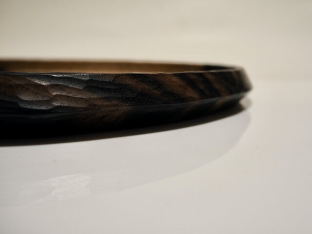 黒柿丸飾り盆 黒柿丸盆φ29cm 節、縁欠け、虫食い、と全て違う特徴のお盆ができました