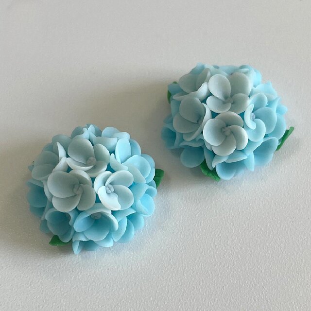 花 イヤリング 樹脂 ブルー