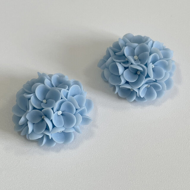 花 イヤリング 樹脂 ブルー
