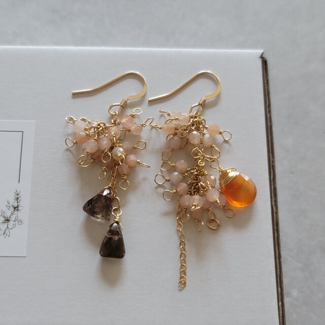 オレンジムーンストーン　カーネリアン　アンダリュサイト アシンメトリー　ブーケピアス(イヤリング変更可)