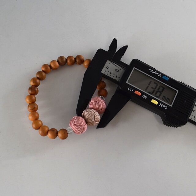 一凛 オリーブ木玉ブレスレット ピンク UDA189 | iichi 日々の暮らしを