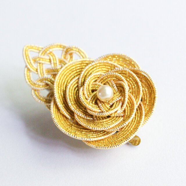 @ ゴールド 金 K18 花 ブローチ 立体 GOLD バッジ コサージュ Jeweliss ブローチ デージーフラワー ラージャ Raya シェル 花
