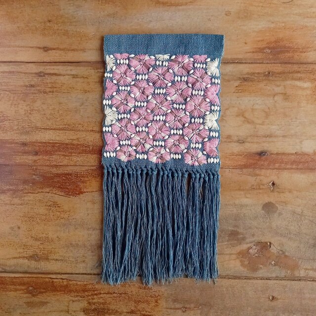 草木染めの手刺繍タペストリー / 藍グレー×ピンク刺繍 / 手織り