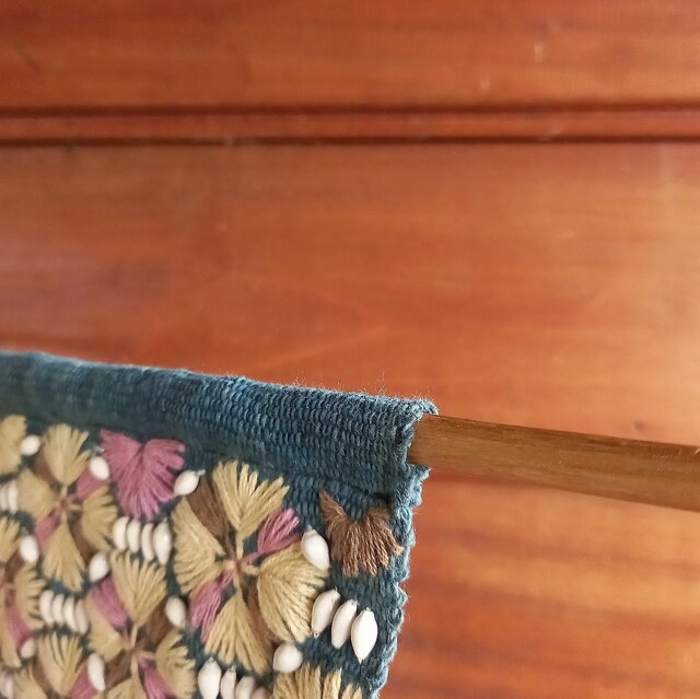 草木染めの手刺繍タペストリー / 藍グレー×黄色刺繍 / 手織りコットン 