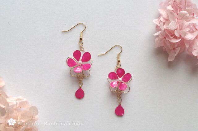 マニキュアフラワーの二重花のピアス〈百日紅〉 | iichi 日々の暮らし