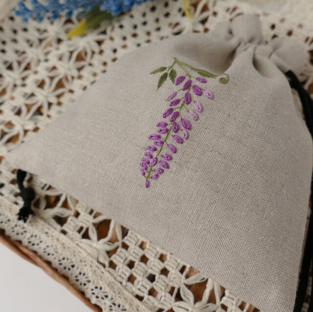 藤の花＊リネンの手刺繍巾着ポーチ | iichi 日々の暮らしを心地よく