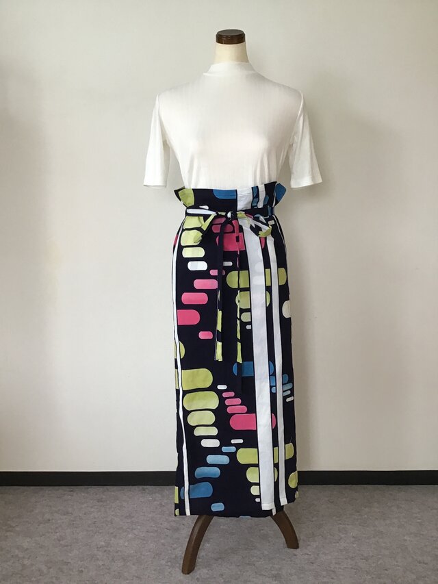 【温故知新の抽斗】《着物リメイクの匣》浴衣ロンジー　紺地にカラフル柄