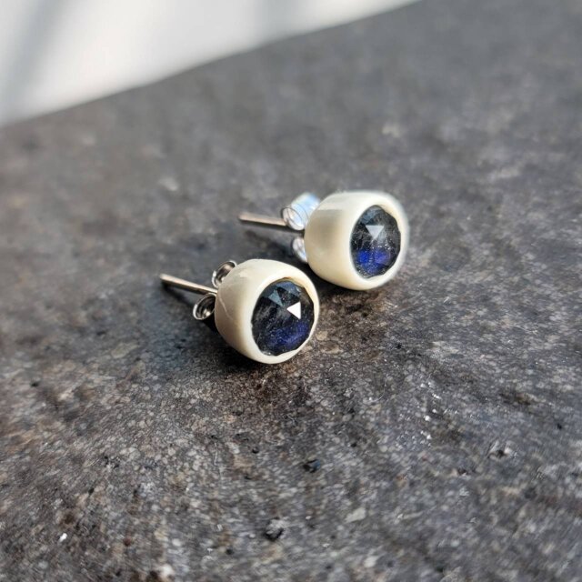 鹿の角 トリプレットストーンのピアス | iichi 日々の暮らしを心地よく