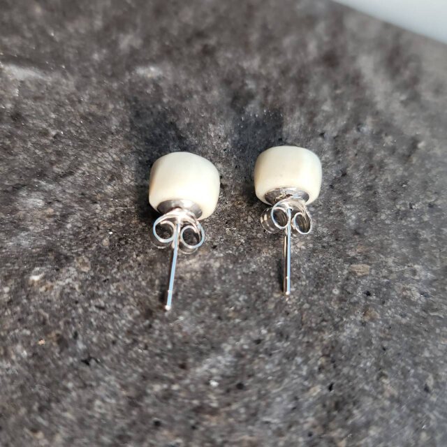 鹿の角 トリプレットストーンのピアス | iichi 日々の暮らしを心地よく