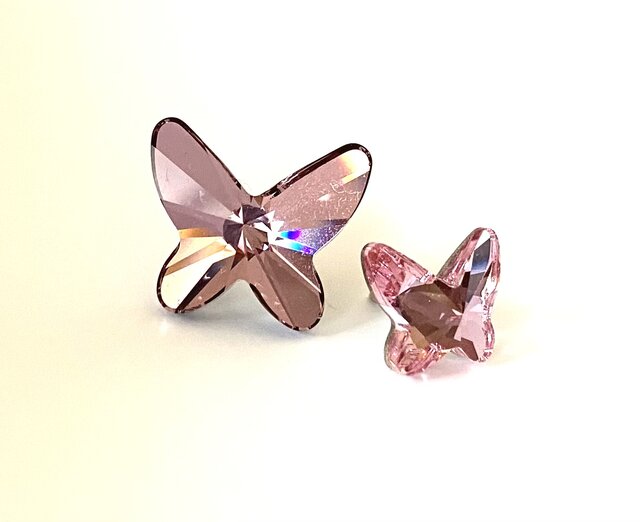 スワロフスキー 二羽の蝶（アンティークピンク・ライトピーチ） 幸運の