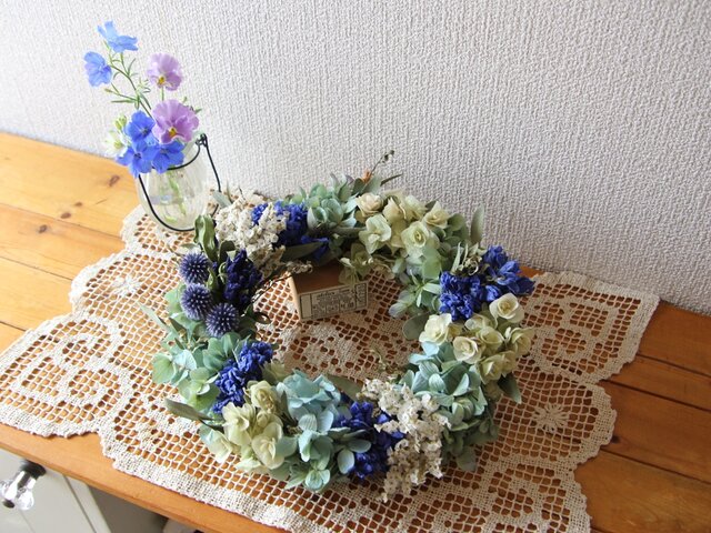 秋色紫陽花とブルーのお花のリース | iichi 日々の暮らしを