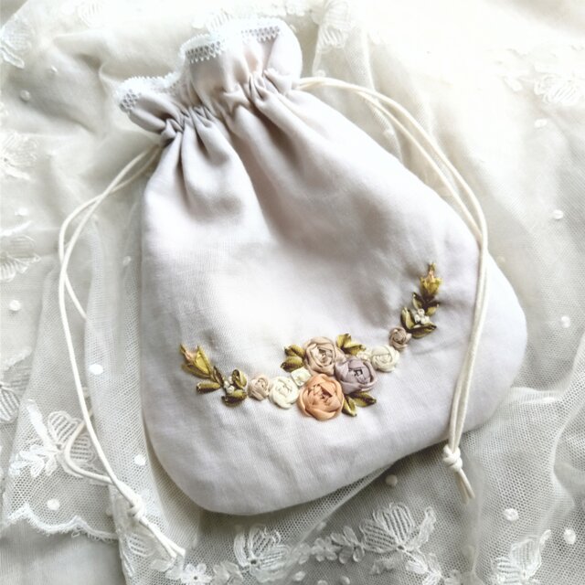 薔薇*リボン刺繍*巾着*ポーチ*ピンク | iichi 日々の暮らしを心地よく