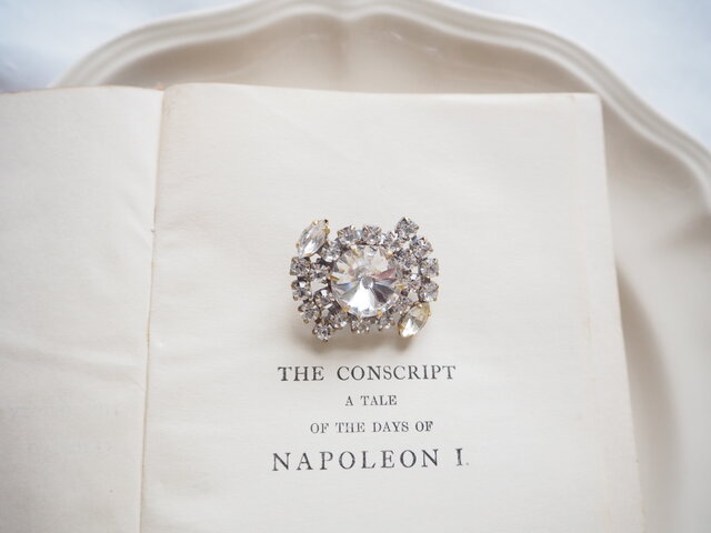 クラシカルなヴィンテージガラスブローチ | iichi 日々の暮らしを