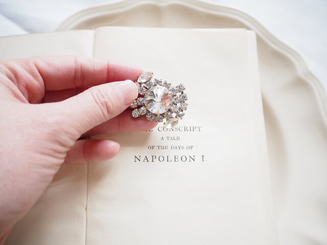 クラシカルなヴィンテージガラスブローチ | iichi 日々の暮らしを