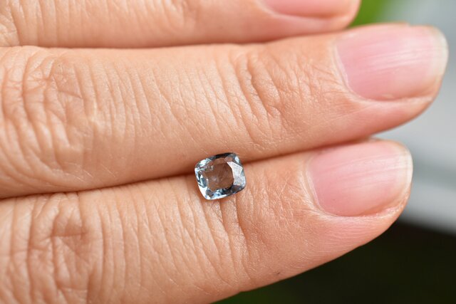 スリランカ産天然ブルースピネルルース スリランカ産非加熱天然ブルー