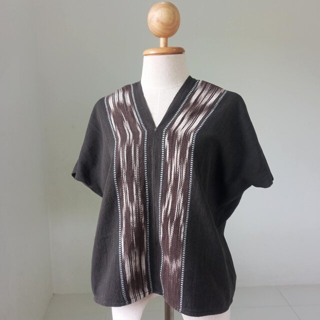 かすり染めカレンシャツ / ダークグレー / 草木染め 手織りコットン / イカット / 貫頭衣 ブラウス