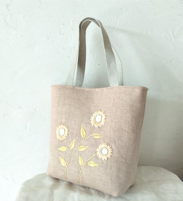 手刺繍*ベージュリネン*トートバッグ | iichi 日々の暮らしを心地よく