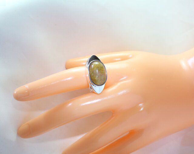Sv925 フラワールチルクォーツリング 12.64ct | iichi 日々の