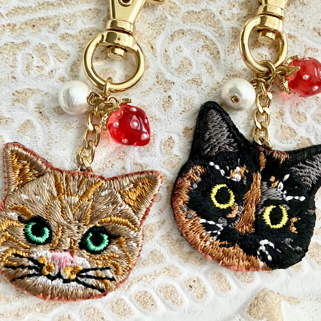 ハンドメイド 刺繍 猫 キーホルダー - www.uninvited.com