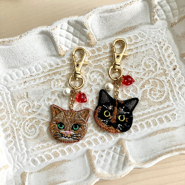 刺繍 猫 チャーム キーホルダー ハンドメイド - チャーム