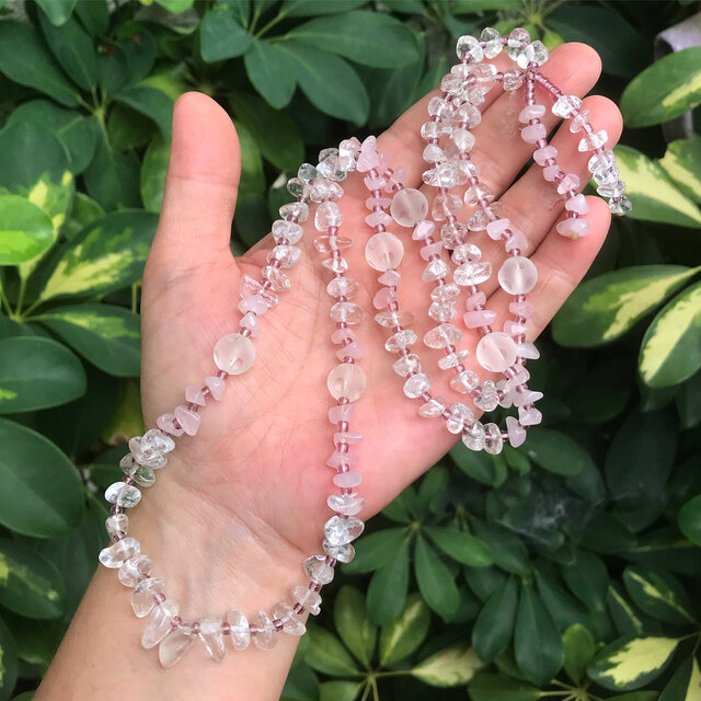 水晶 ローズクォーツ フロスト水晶 ガラスビーズ 天然石 ロングネックレス iichi ハンドメイド・クラフト作品・手仕事品の通販