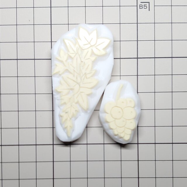 版画 マスカットと白い皿 版画マスカットと白い皿