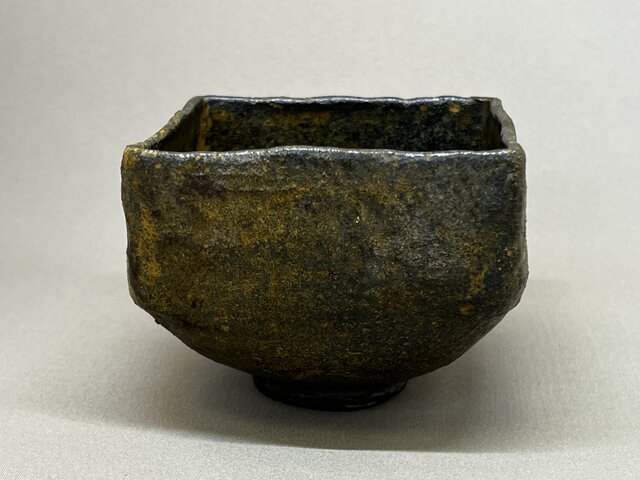 黒四方茶碗 | iichi 日々の暮らしを心地よくするハンドメイドや