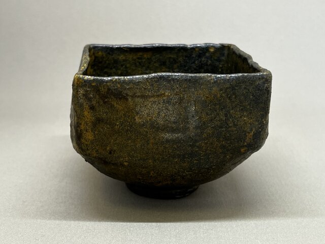 黒四方茶碗 | iichi 日々の暮らしを心地よくするハンドメイドや